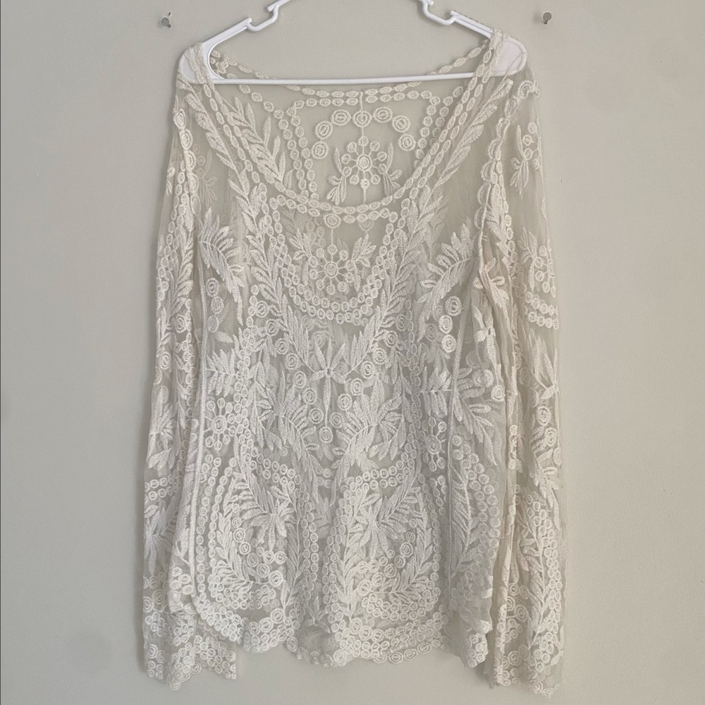 Flowy Lace Longsleeve